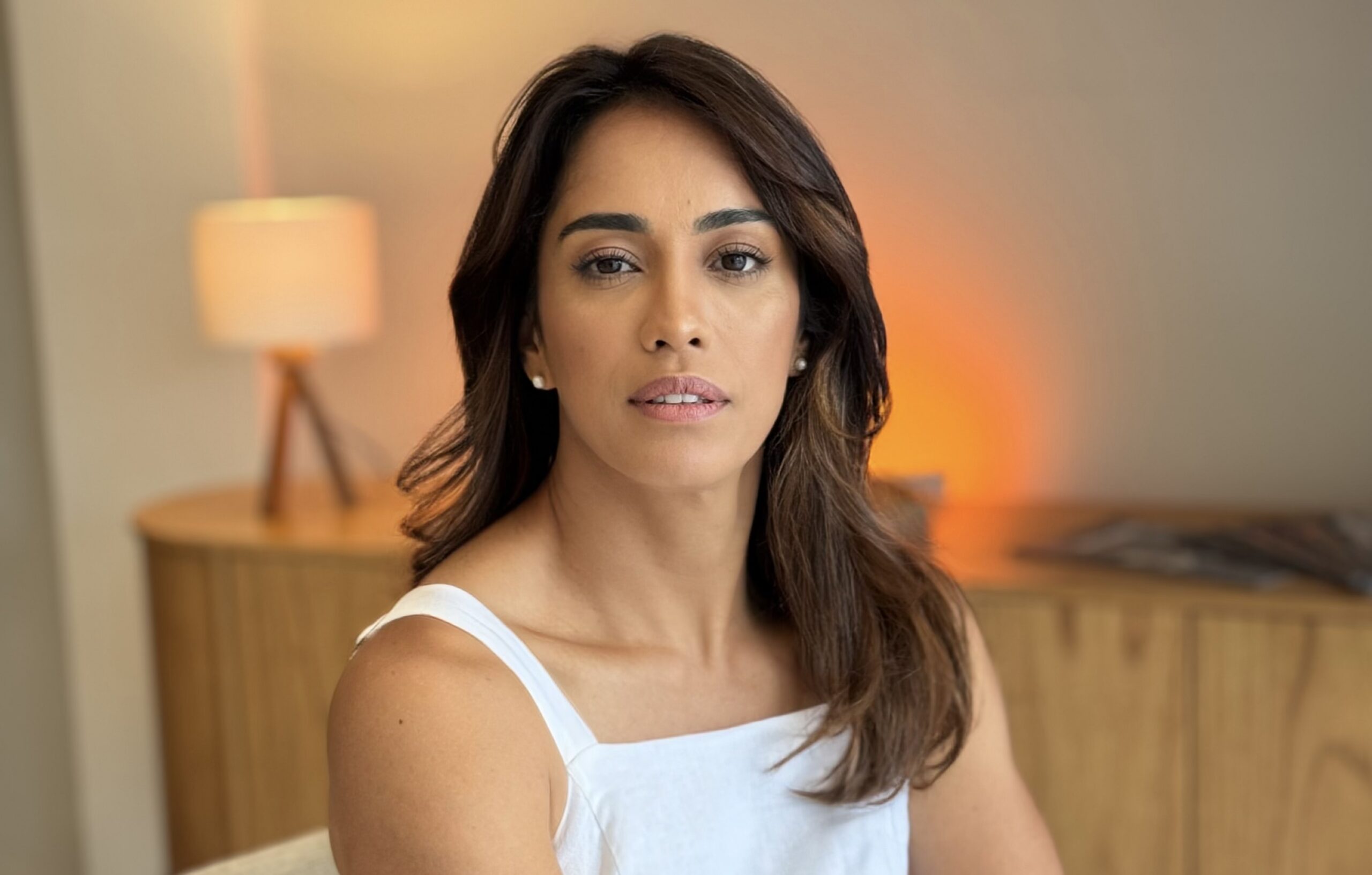 Brincadeira que dói: por que segurar ou alimentar gaivotas é crime ambiental